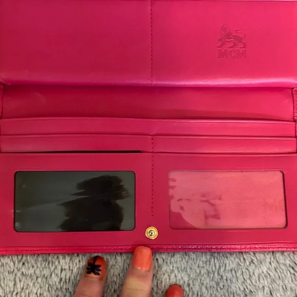 Authentic Vintage MCM Fuchsia Continental Wallet with Gold Accents and COA - Picture 6 of 16